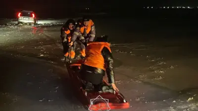 Автомобиль с двумя женщинами провалился под лёд на Капшагае