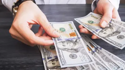 Сколько стоят доллар, евро и рубль в обменниках Казахстана 7 декабря