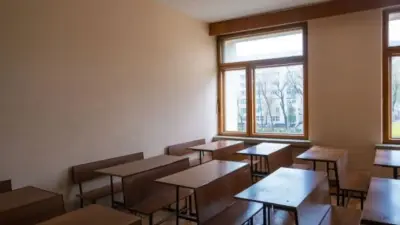 Школьники Атырауской области перейдут на удалёнку из-за циклона