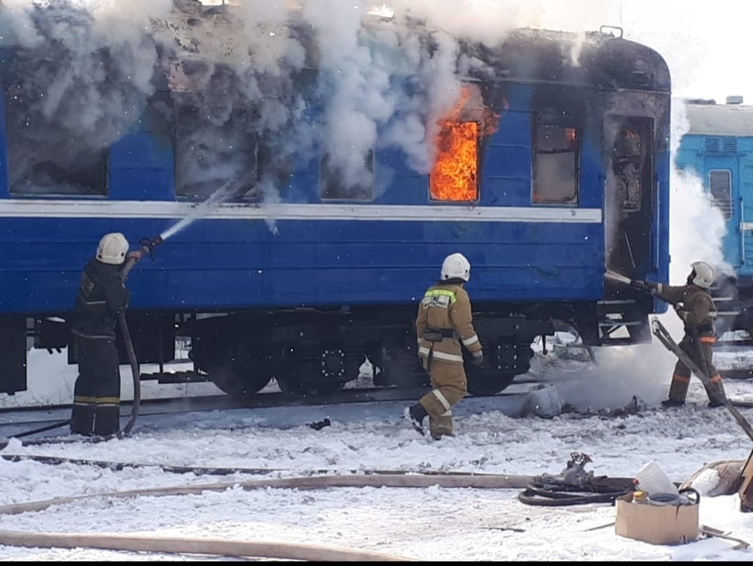 Тушение очага возгорания в вагонном депо