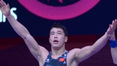 Серебряный призёр Олимпиады из Кыргызстана выставил на аукцион своё трико