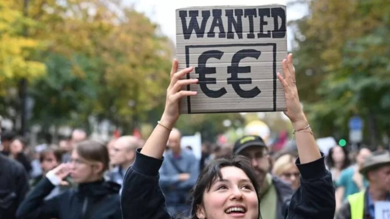 Параллельно с забастовкой в Париже прошла акция в поддержку бастующих / Фото Getty Images