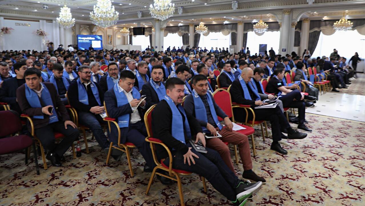 На учредительном съезде партии Respublica / Фото со страницы Айдарбека Ходжаназарова в Facebook
