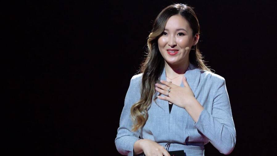 Рысгүл Досжанова TEDxAstana шарасында. Фото: TEDxAstana