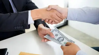 Бизнес на госслужбе: "Без сдержек и противовесов это приведёт к росту коррупционных рисков"