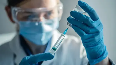 Маски, вакцинация, правила "удалёнки": санврач Казахстана подписал постановление