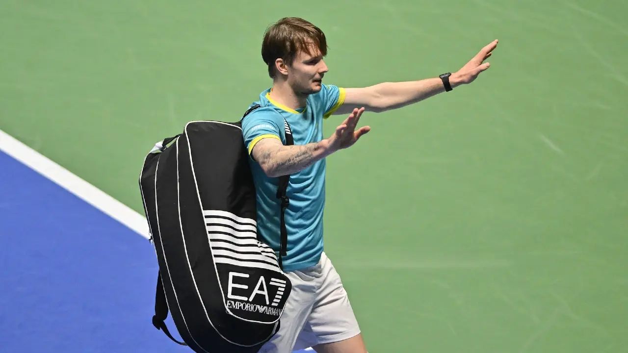 Без малого пять часов провёл в субботу на корте Александр Бублик / Фото Андрея Ударцева / ФТК