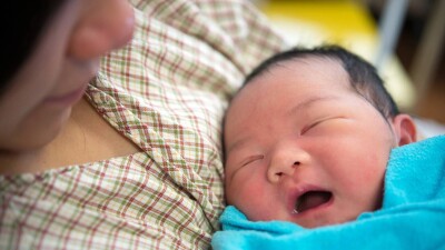 В Южной Корее впервые за девять лет зафиксировали рост рождаемости