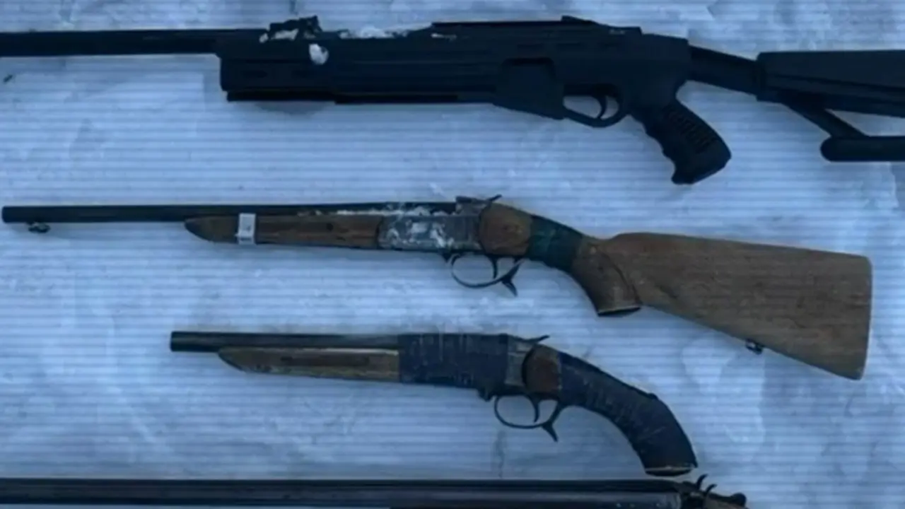 Оружие и служебная экипировка: в Казахстане продолжают находить схроны после январских событий