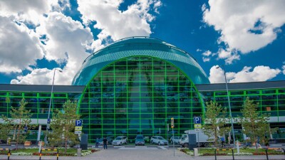 Единый часовой пояс: табло с расписанием рейсов в аэропорту Астаны показывает неправильное время