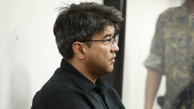 "Расходы на адвокатов, проживание и перелёты". Брат Салтанат Нукеновой потребовал от Бишимбаева возмещения ущерба