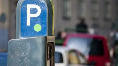 "Значительное повышение" стоимости платных парковок анонсировал аким Алматы