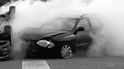 Почти 35 млн тенге отсудила у государства вдова налоговика, погибшего в ДТП