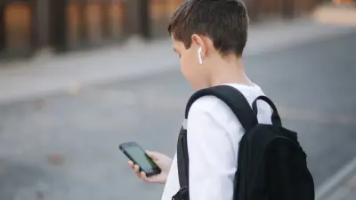 Школьникам могут запретить пользоваться телефонами на переменах в Казахстане