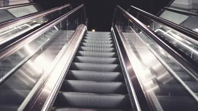 Ребёнок упал с эскалатора в ТРЦ Петропавловска: полиция начала проверку