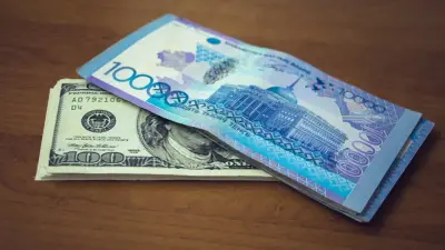 Курс доллара упал ниже отметки в 500 тенге на бирже 4 декабря