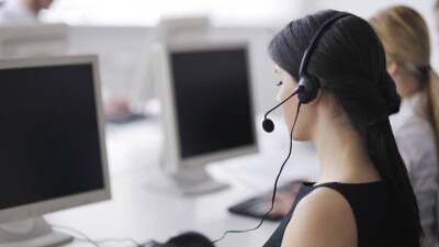 Жертвы бытового насилия и буллинга могут бесплатно получить помощь юристов и психологов по телефону доверия