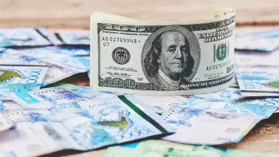 Курс доллара продолжил снижение к тенге на бирже 20 января