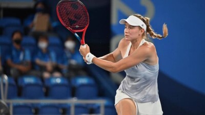 Казахстанская теннисистка Елена Рыбакина на Олимпиаде уступила Элине Свитолиной в матче за третье место