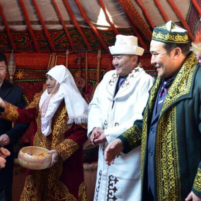 Бел құда және бесік құда. Қазақ халқы бір-бірімен қалай құдаласқан? 