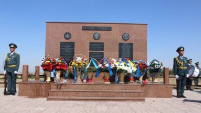 Мемориал в память о погибших во время взрывов в воинской части открыли в Жамбылской области