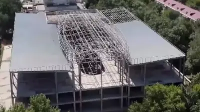 Выделили землю на туалет, построили ТРЦ: трёхэтажное здание в центре Шымкента снесли 