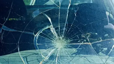 Пассажирский автобус и экскаватор столкнулись на трассе в Акмолинской области, есть пострадавшие