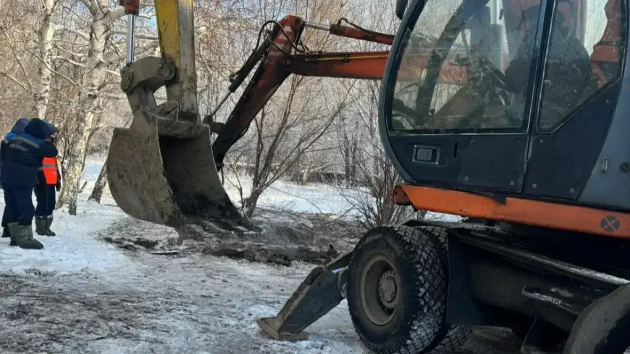 Два дня без воды в 36-градусный мороз: в Усть-Каменогорске восстановили аварийный водопровод