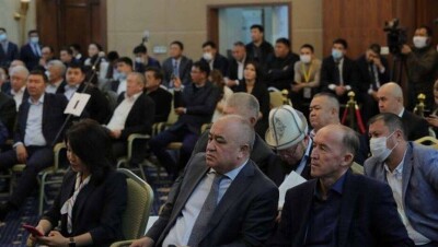 Жогорку Кенеш принял законопроект, откладывающий проведение парламентских выборов в Кыргызстане