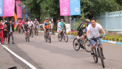 В Алматы отметили Олимпийский день массовым велопробегом