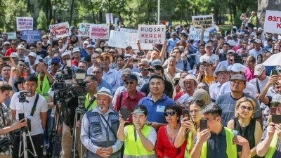 "Бейбіт жиындар туралы заң жобасы Конституцияға қайшы". Қоғам белсенділері жаңа құжатқа неге қарсы?