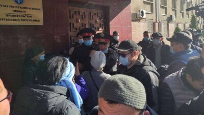 В Минздраве Кыргызстана назвали митинги и выборы причиной роста числа заражённых Covid-19