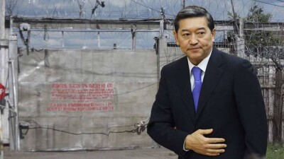 Освобождение Ахметова. За что судили экс-премьера, и каким был его путь к свободе