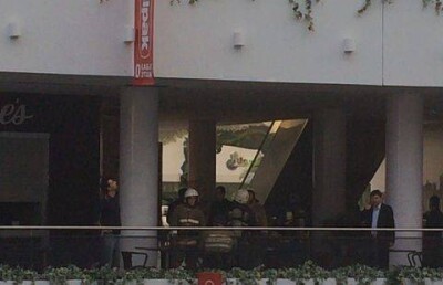  ТРЦ "Хан Шатыр" в Астане из-за дыма спешно покидают посетители 