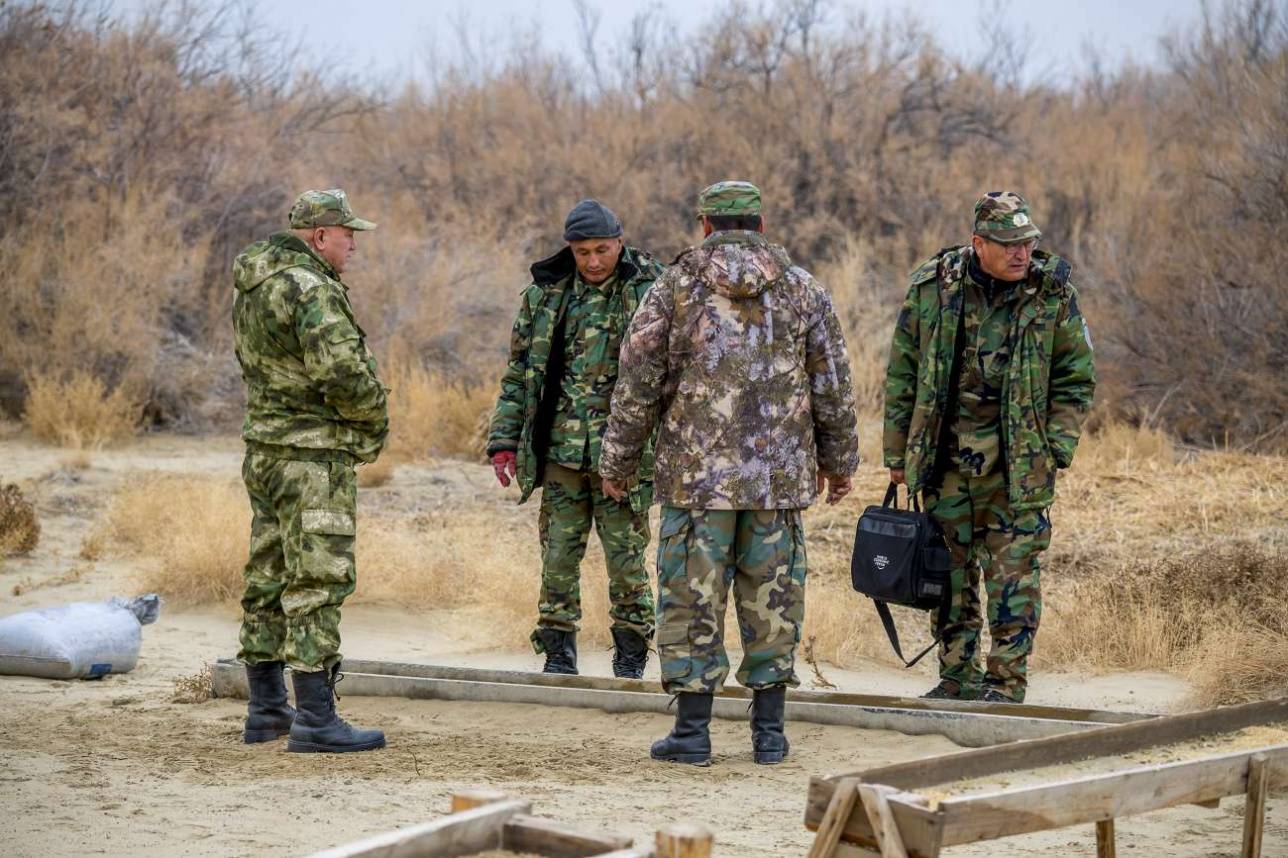 Директор резервата Жанибек Джубаниязов огорчен тем, что олени не едят комбикорм