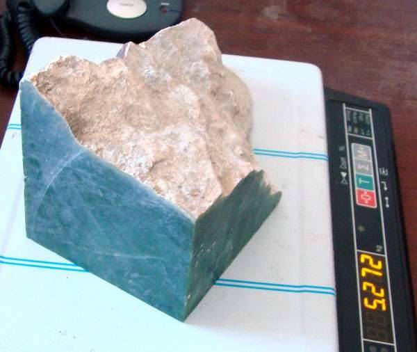 2012 жылы 13 қараша күні Қытайға Майқапшағай арқылы құны 28 млн. 733 мың теңге тұратын нефрит тасын заңсыз өткізбек болғандар ұсталған еді