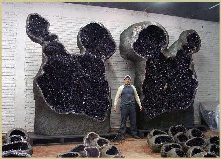 Ірі көлемді аметист жеодалары Уругвайдан табылған