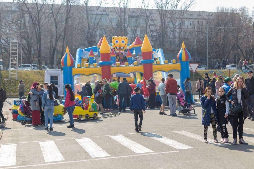 Алматыда Наурыз мерекесінде құрылған батут