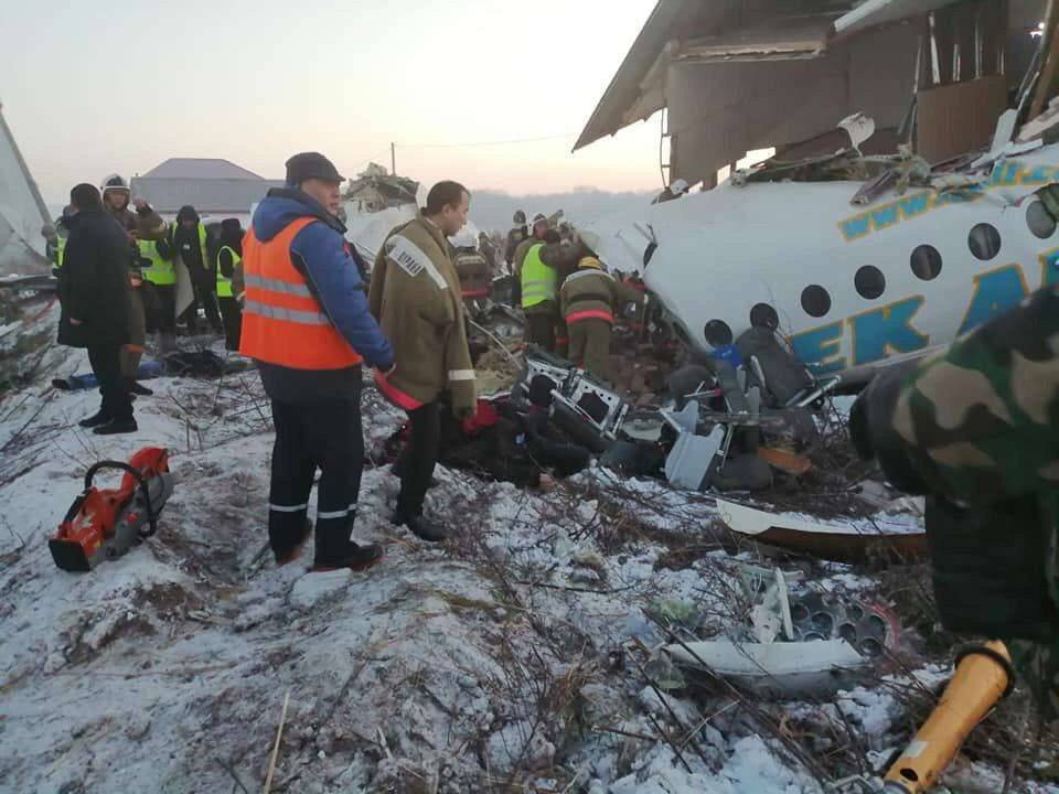 Самолёт Bek Air упал в Алматинской области